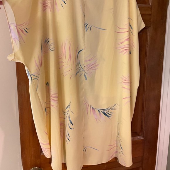 Dress Up BNWT small light yellow long kimono with light pink and green leaves - Picture 5 of 5